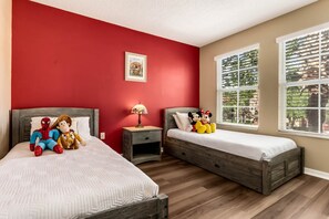 4 bedrooms, iron/ironing board, WiFi, bed sheets