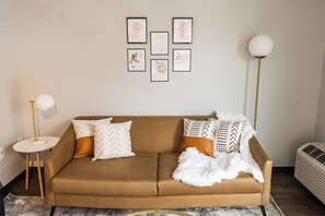 Smart TV y chimenea 