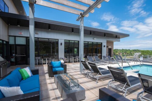 Sleepover | Airy 1BD/1BA - Downtown Des Moines