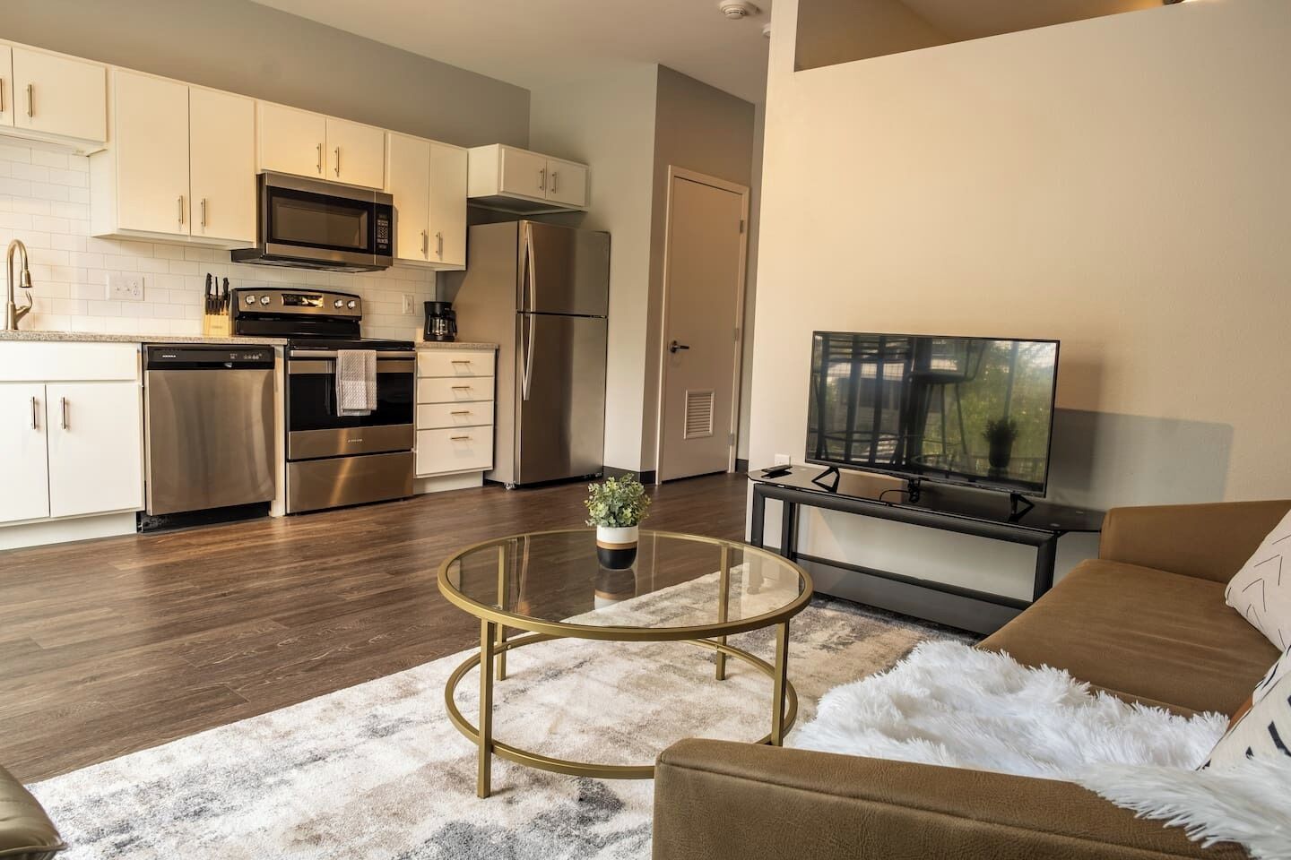 Smart TV, fireplace