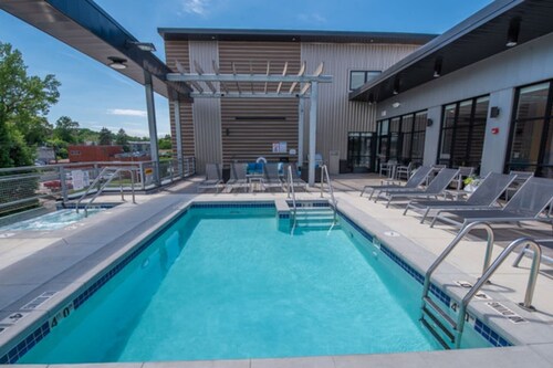 Sleepover | Airy 1BD/1BA - Downtown Des Moines