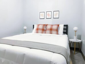 Schreibtisch, Bügeleisen/Bügelbrett, kostenloses WLAN, Bettwäsche