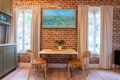 Natchez Charm | 1/1 | Full Kitchen, King Bed, 2 Blocks from Mississippi River