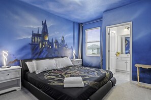 12 bedrooms, iron/ironing board, WiFi, bed sheets - Huge Family Home! Sleeps 26! (Kissimmee)