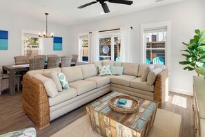 TV - Luxury OBX 3BR, Private Hot Tub, Near the Beach (Corolla)