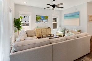 TV - Luxury OBX 3BR, Private Hot Tub, Near the Beach (Corolla)