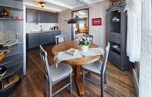 Dining - Gorgeous home in Rjukan with kitchen (Rjukan)