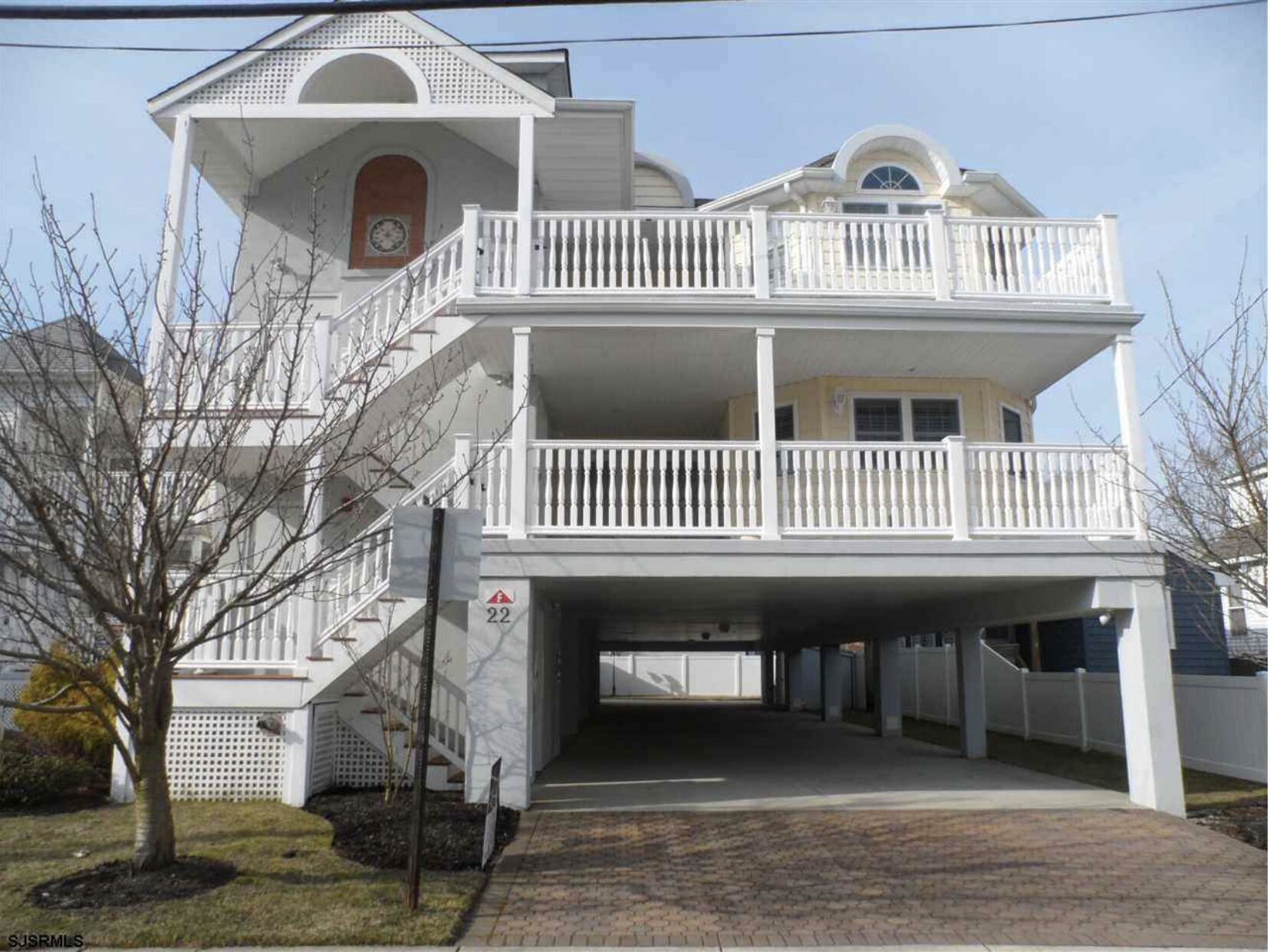 Center of Margate. A five minute walk to beach and main street restaurants.