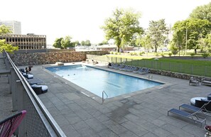 Pool - Executive Balcony Suite Downtown Detroit (Detroit)