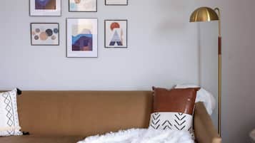 Smart TV, fireplace