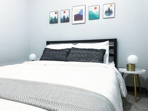 Bureau, fer et planche à repasser, Wi-Fi gratuit, draps fournis