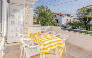 Outdoor dining - Gorgeous apartment in Nin with kitchen (Nin)