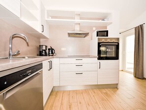 Fridge, microwave, dishwasher, cookware/dishes/utensils