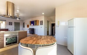 Fridge, oven, stovetop, coffee/tea maker - Amazing home in San Pedro del Pinatar (San Pedro del Pinatar)