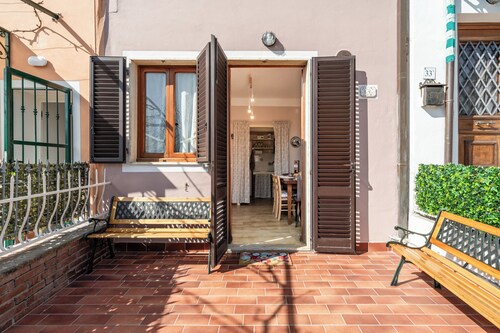 Holiday Home 'Casa Di Nonna Tosca Montecarlo' with Stunning View, Wi-Fi & Air Conditioning