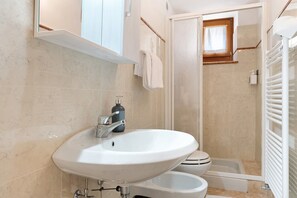 Doccia, asciugacapelli, asciugamani