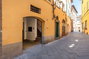Exterior - Apartment 'Toro's Home Lucca' with Wi-Fi and Air Conditioning (Lucca)