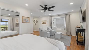 3 bedrooms, desk, iron/ironing board, free WiFi