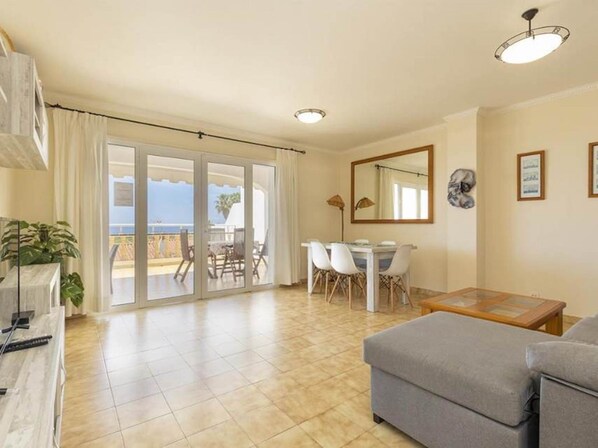 TV - Villa 'Sea Lights 89b' with Private Pool, Wi-Fi and Air Conditioning (Torressolí Nou)