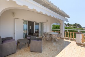 Outdoor dining - Villa 'Sea Lights 89b' with Private Pool, Wi-Fi and Air Conditioning (Torressolí Nou)
