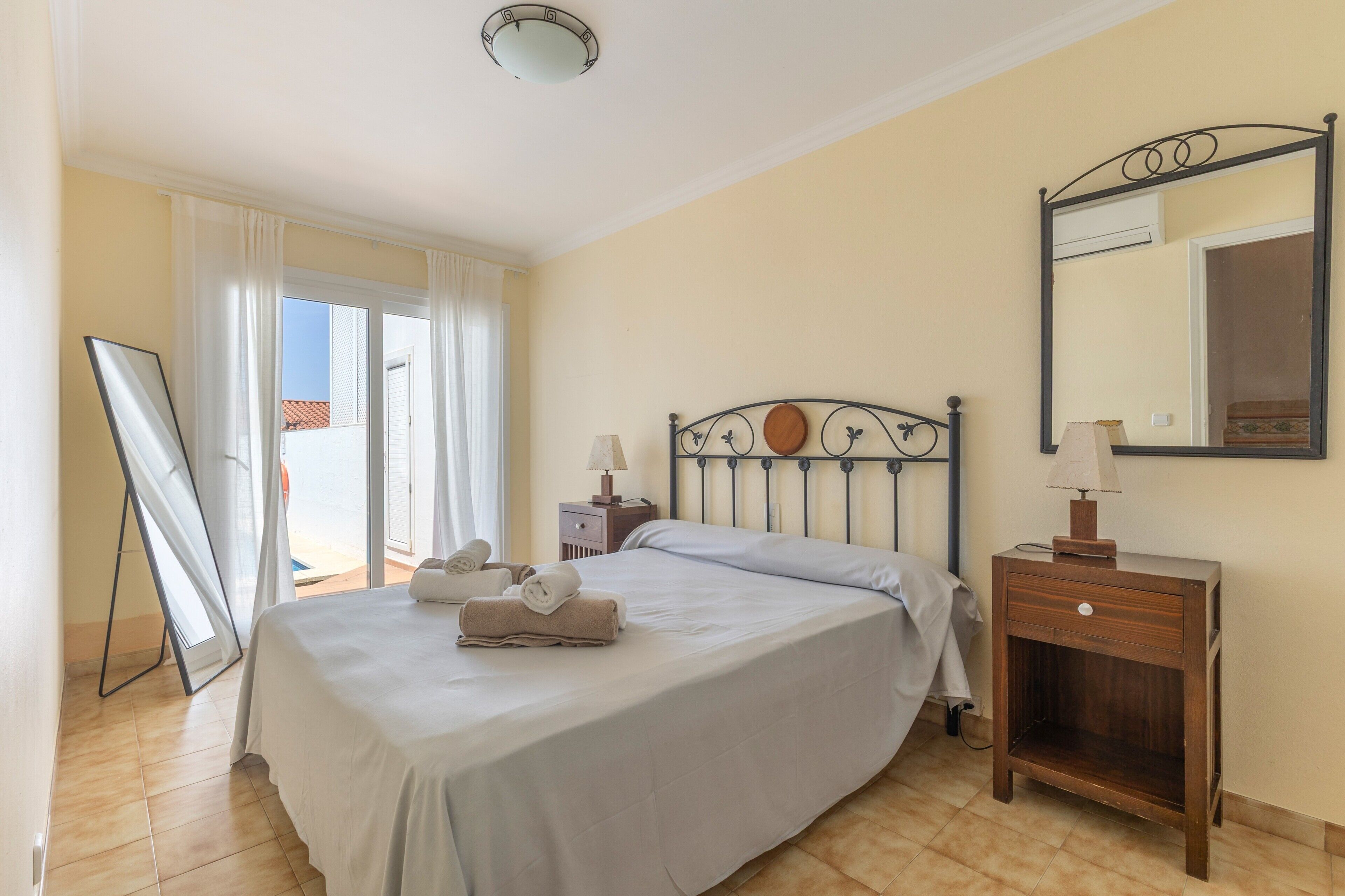 3 bedrooms, iron/ironing board, free WiFi, bed sheets