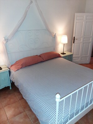 4 bedrooms, bed sheets