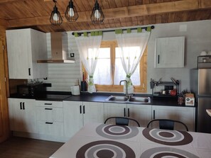 Frigorífic, microones, forn i placa de cuina 