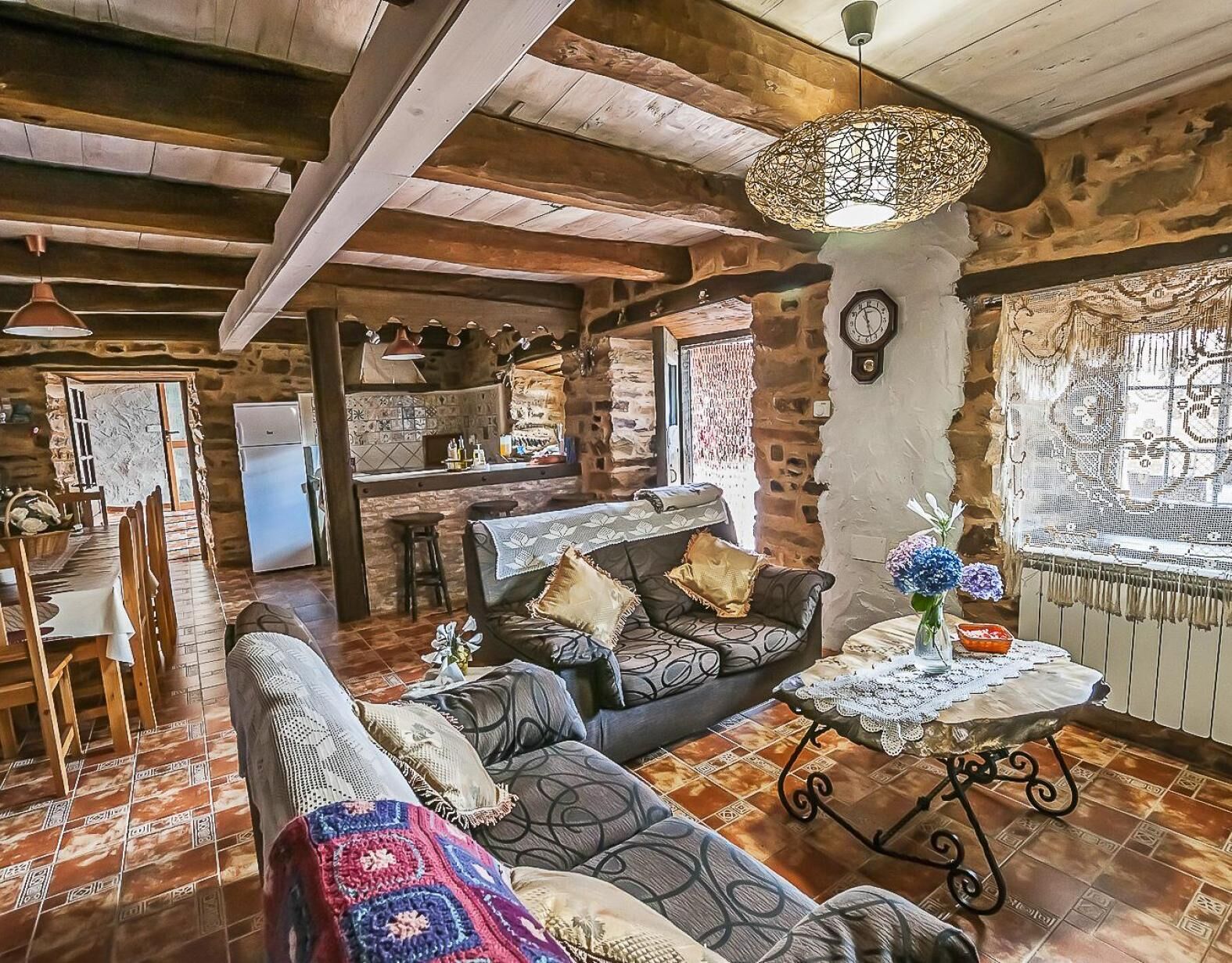 テレビ、DVD プレーヤー