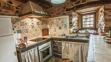 Frigorífic, microones, forn i placa de cuina