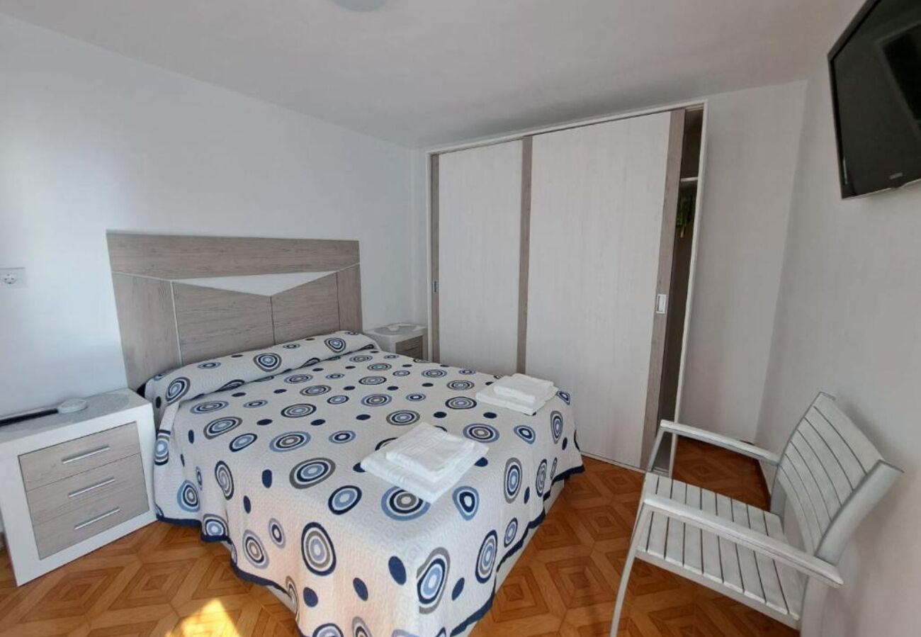 3 habitaciones, tabla de planchar con plancha y wifi gratis 