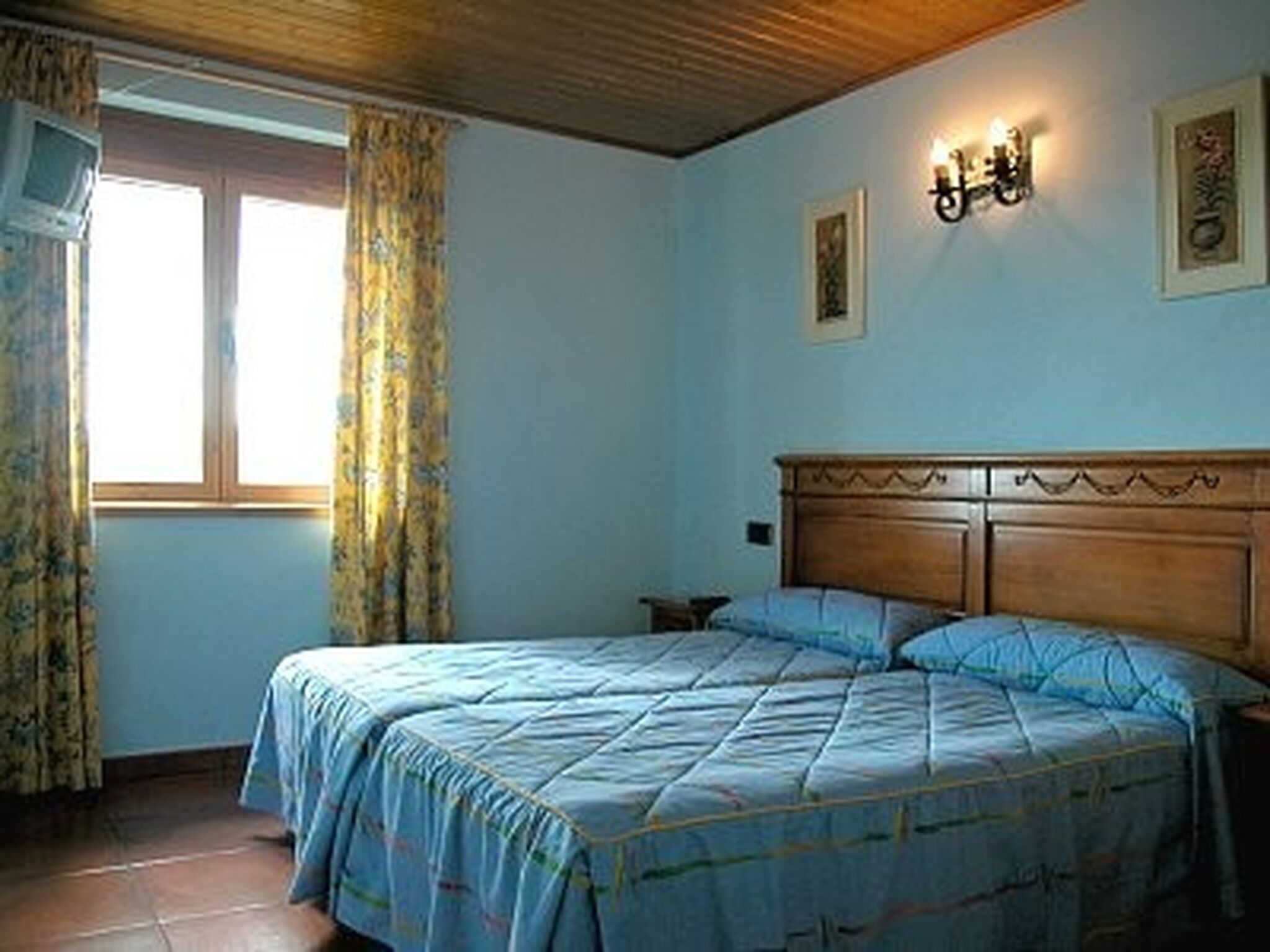 8 chambres, draps fournis