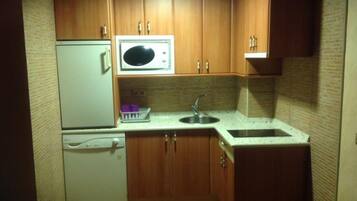 Frigorífic, microones, forn i placa de cuina