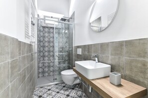 Shower, hair dryer - Apartment 'Casa Annameri' with Private Garden, Wi-Fi and Air Conditioning (Marciana)