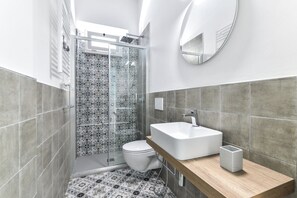 Douche, sèche-cheveux