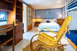 1 bedroom, iron/ironing board, free WiFi