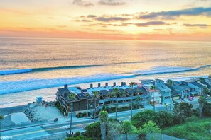 Beach nearby - Oceanfront 1BR | Fully Furnished | Gated Parking (Oceanside)