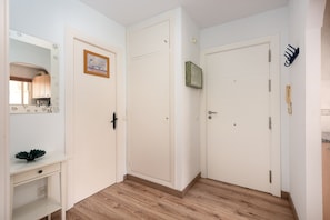 Interior - Apartment 'Manilva Home' with Mountain View, Wi-Fi and Air Conditioning (San Luis de Sabinillas)