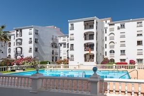 Pool - Apartment 'Manilva Home' with Mountain View, Wi-Fi and Air Conditioning (San Luis de Sabinillas)