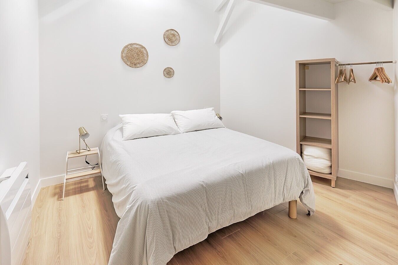 2 habitaciones, tabla de planchar con plancha y wifi gratis 