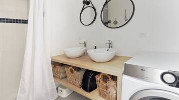 Shower, hair dryer, towels