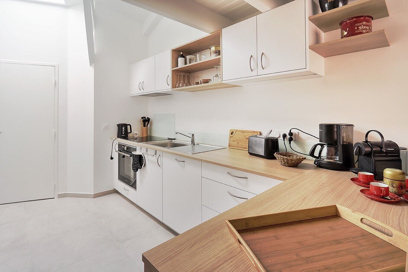 Køleskab, mikrobølgeovn, ovn, kogeplade