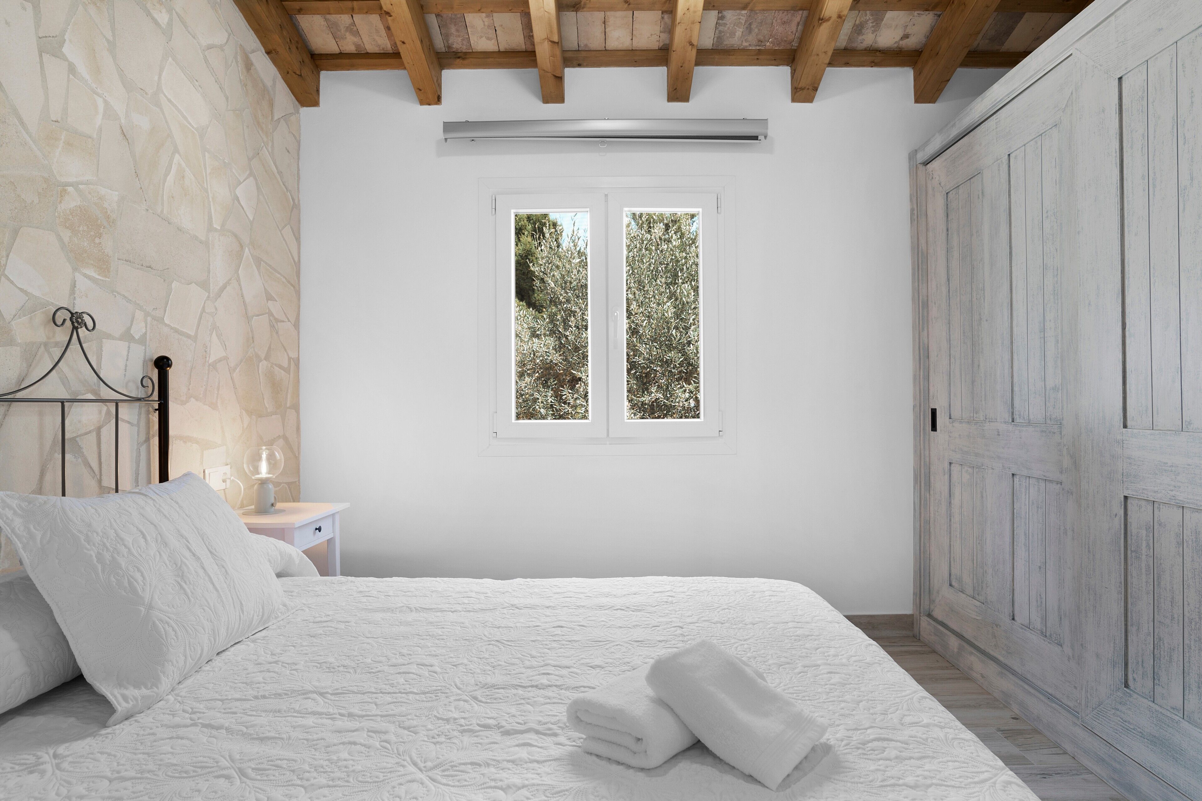 2 slaapkamers, een strijkplank/strijkijzer, gratis wifi, beddengoed