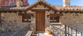 Chalet 'Casa Rural Las Hoyas I' with Mountain View
