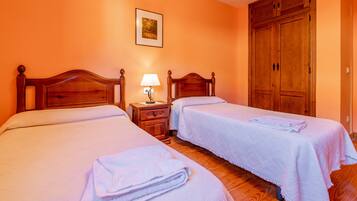 4 bedrooms, WiFi, bed sheets