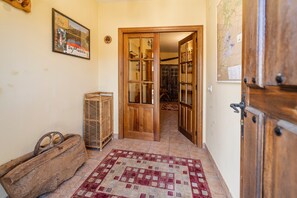 Interior - Chalet 'Casa Rural Las Hoyas I' with Mountain View (Tolbaños de Arriba)