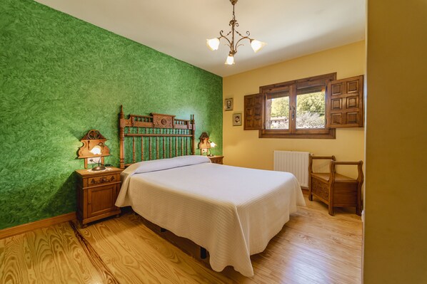 4 bedrooms, WiFi, bed sheets