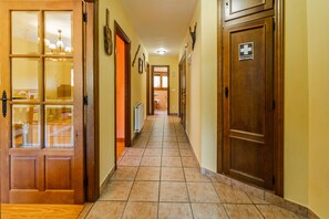 Interior - Chalet 'Casa Rural Las Hoyas I' with Mountain View (Tolbaños de Arriba)