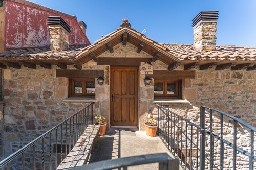 Chalet 'Casa Rural Las Hoyas Ll' with Mountain View