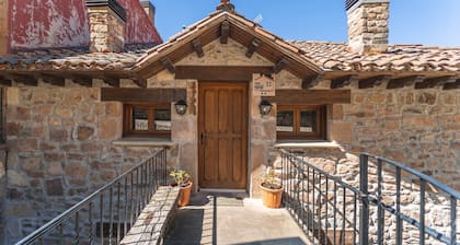 Chalet 'Casa Rural Las Hoyas Ll' with Mountain View