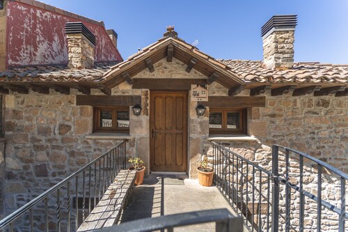 Chalet 'Casa Rural Las Hoyas Ll' mit Blick auf die Berge